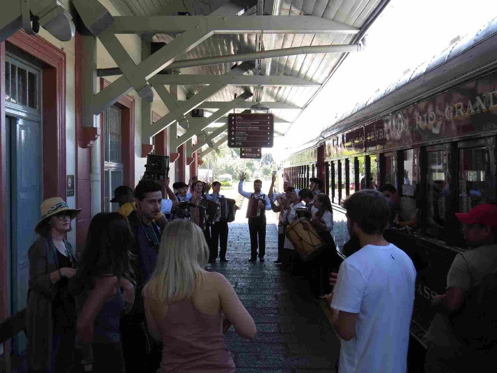 Quais os dias do passeio Maria Fumaça gramado?